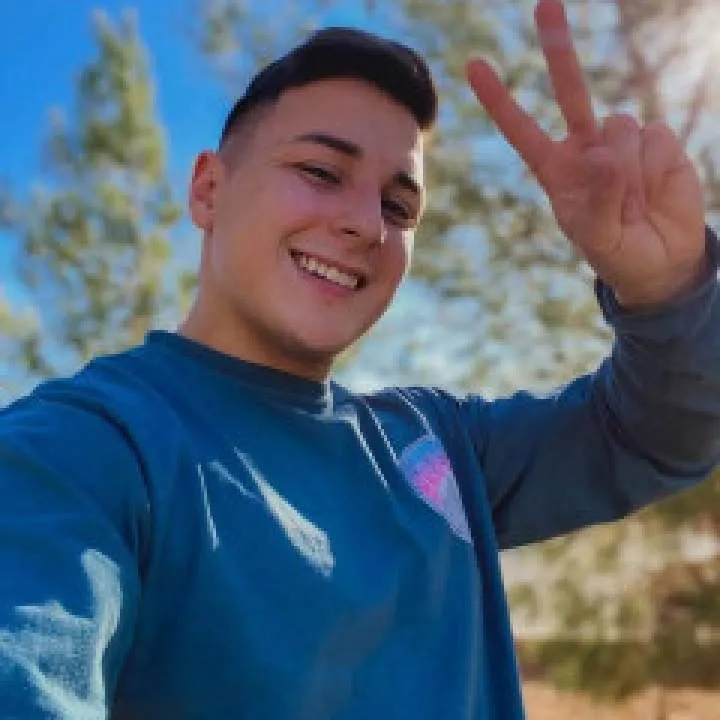 Roberto Photo On Jungo Live