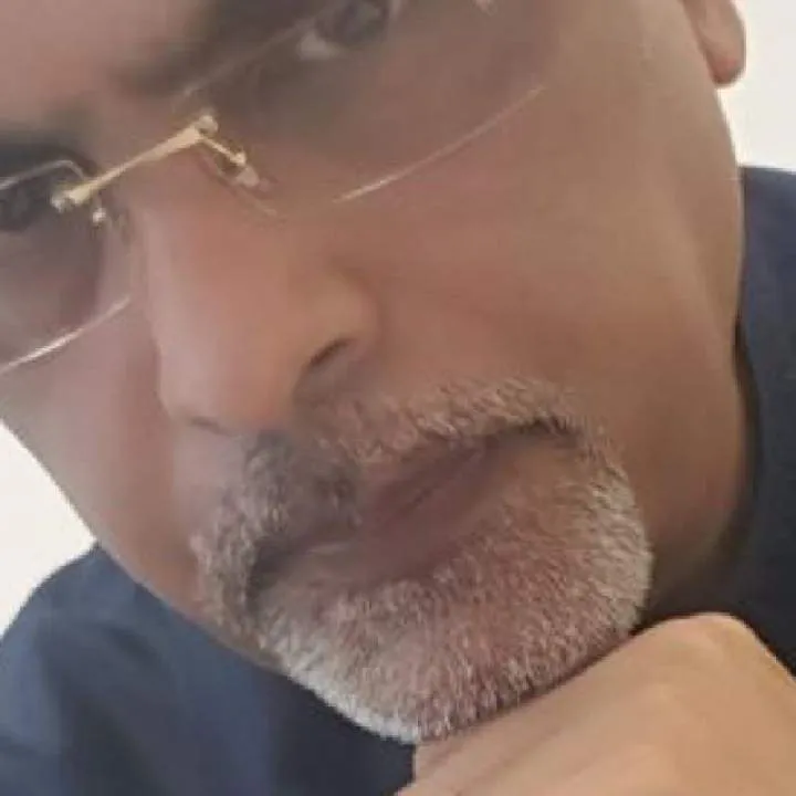 Brit Emirati Mixed Male Photo On Jungo Live