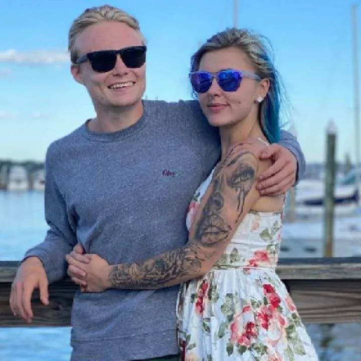 Young Couple Photo On Jungo Live