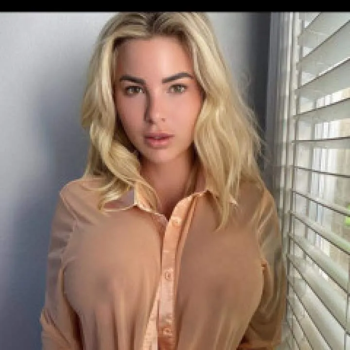 Emily Brown Photo On Jungo Live