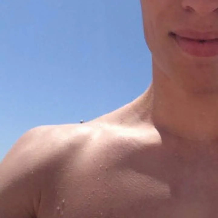 L.. Photo On Jungo Live