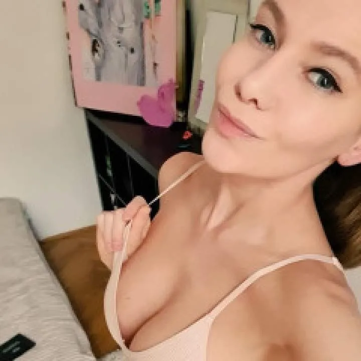 Mistress Anna Photo On Jungo Live