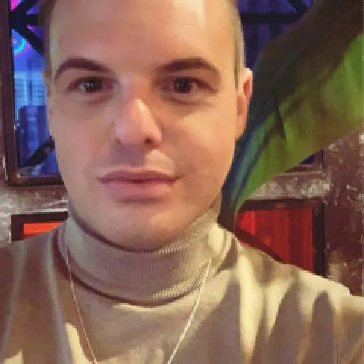 Lee.... Photo On Jungo Live