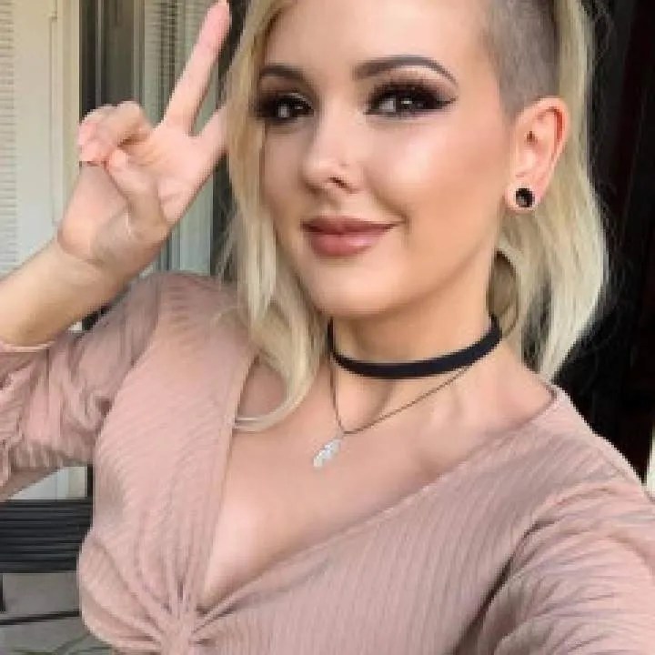 Mistress Post Photo On Jungo Live