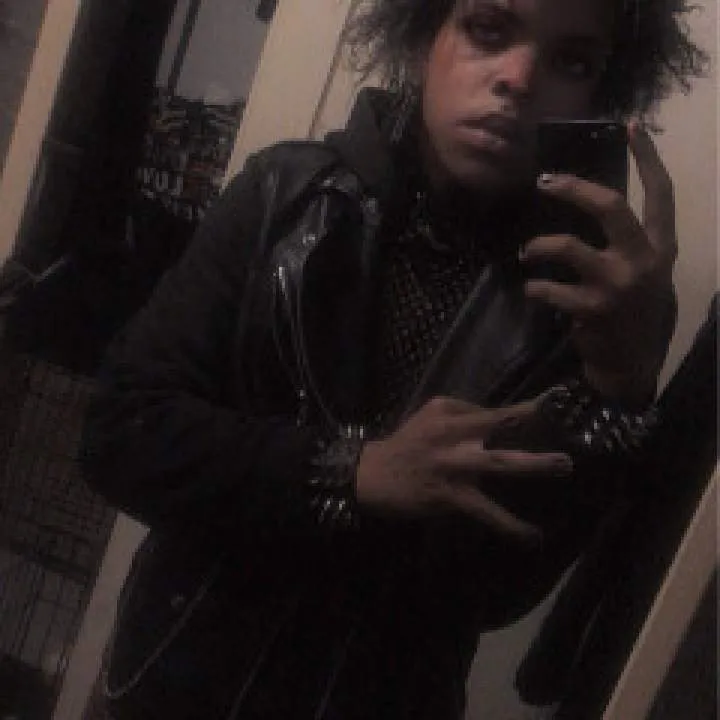 Kuro Photo On Jungo Live