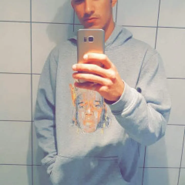 Sksusiehwe Photo On Jungo Live