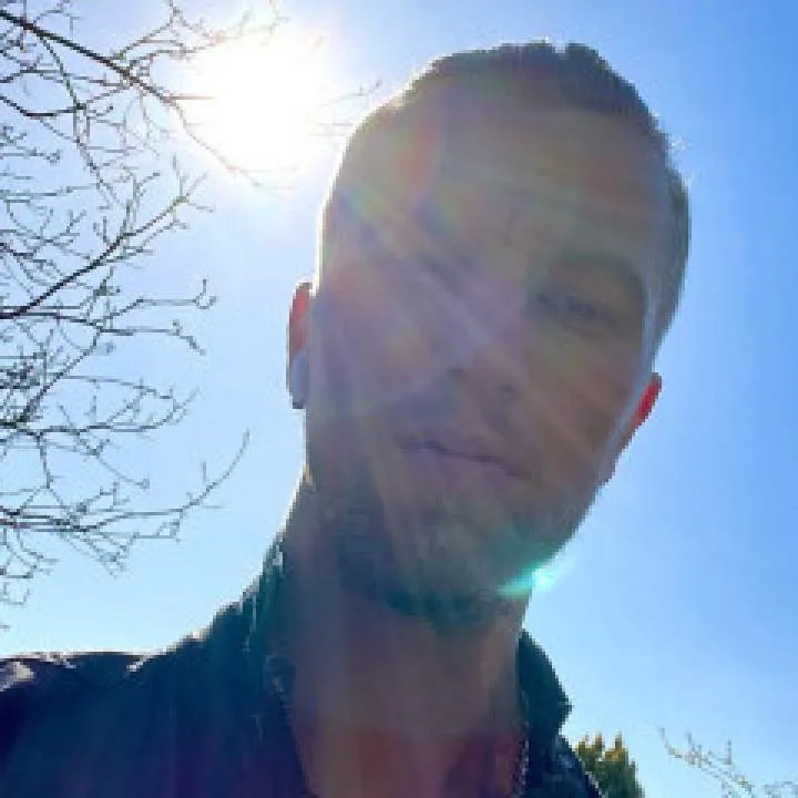 Tobi Photo On Jungo Live