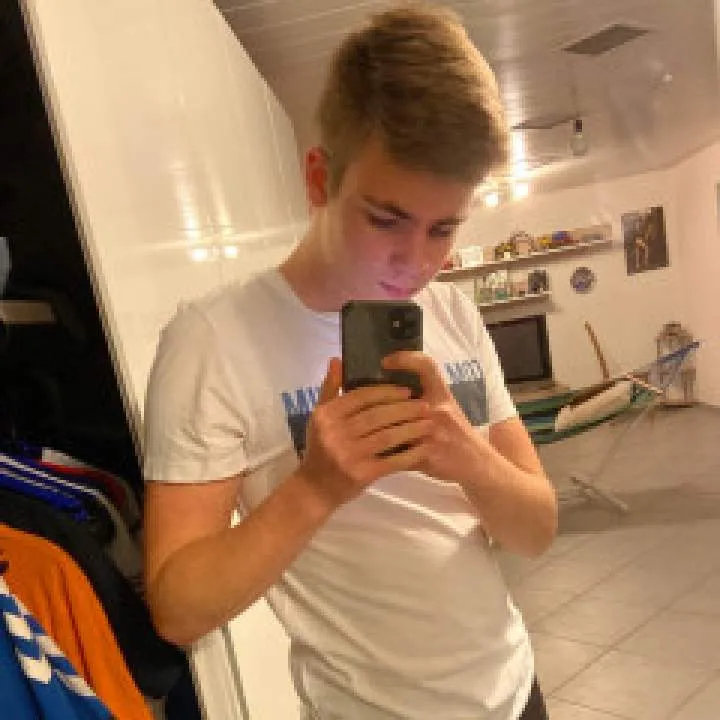 Kik_maxschild Photo On Jungo Live