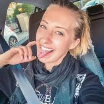 Carolevictoire Photo On Jungo Live