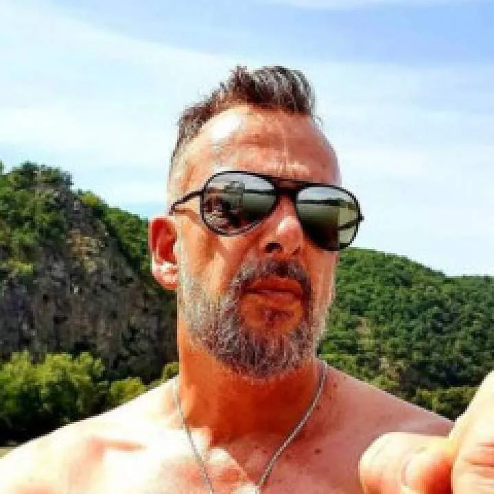 Discreet Daddy Photo On Jungo Live