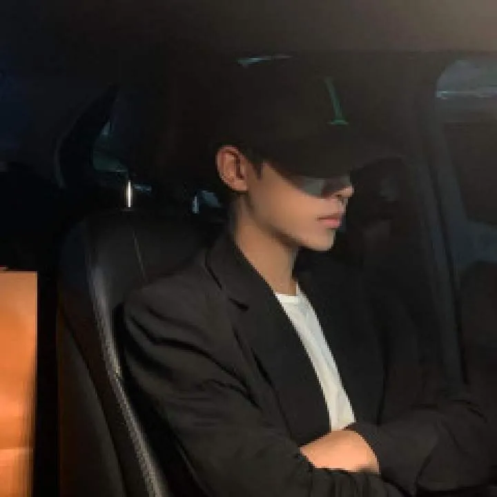 아담 Photo On Jungo Live