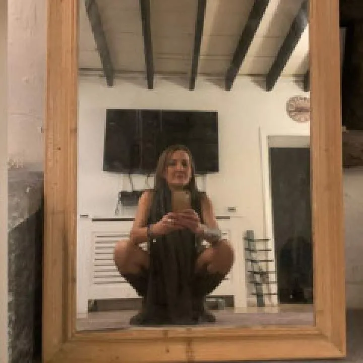 Leesalegs Photo On Jungo Live