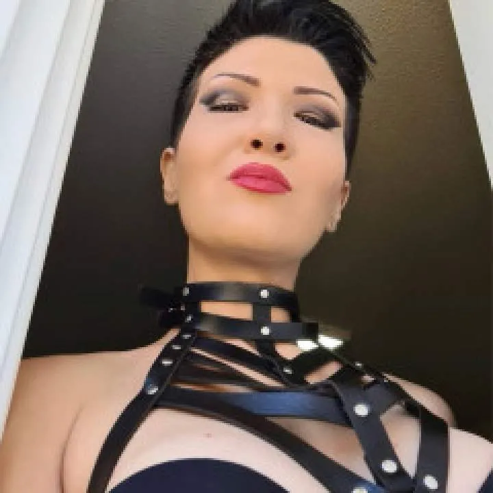 Mistress Stella Photo On Jungo Live