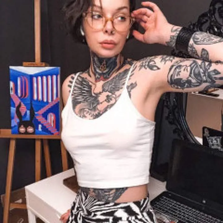 Goddess Laura Photo On Jungo Live