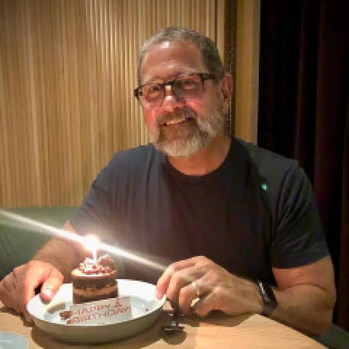 Tom Photo On Jungo Live