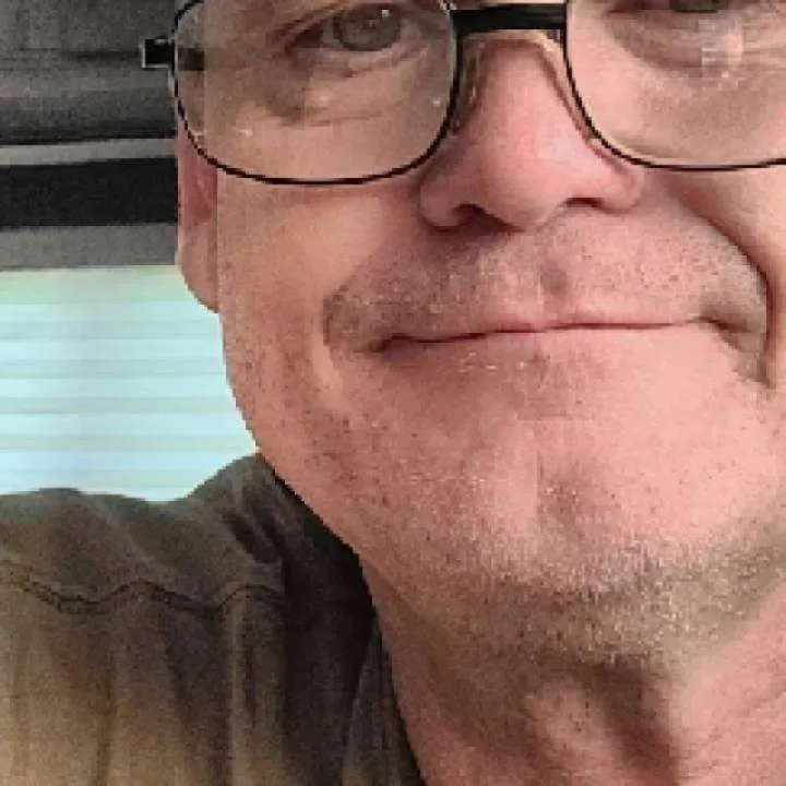 Couple Looking Photo On Jungo Live