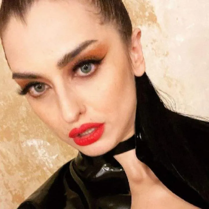 Mistress Laura Photo On Jungo Live