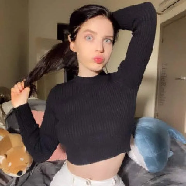 Queen Emily Photo On Jungo Live