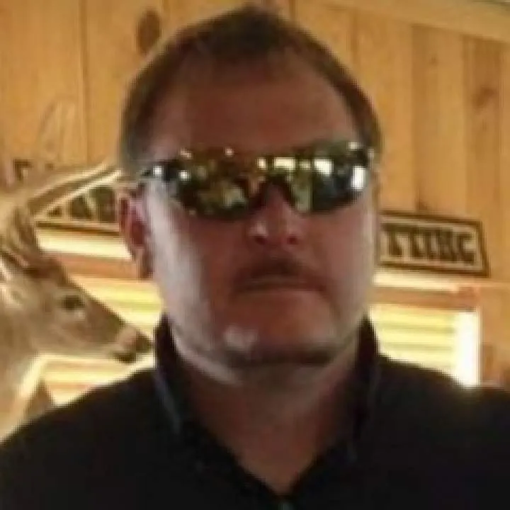 Looking.... Photo On Jungo Live