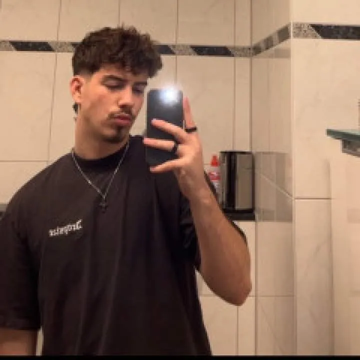 Giovanni Photo On Jungo Live