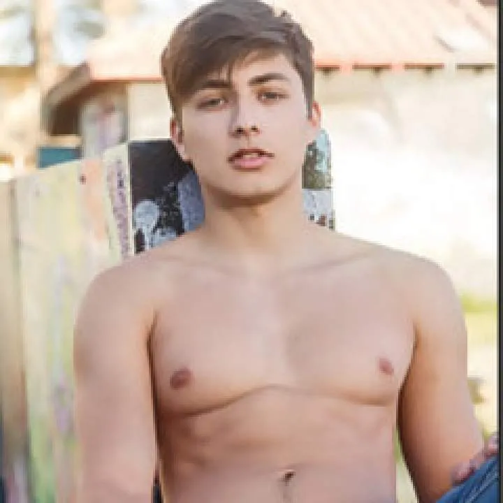 Bottom Boy Photo On Jungo Live