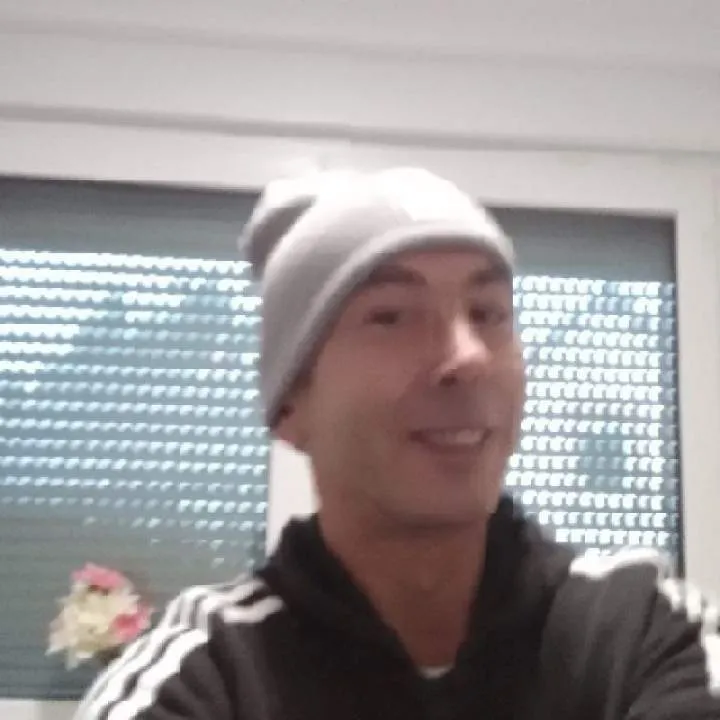 Pelle Photo On Jungo Live