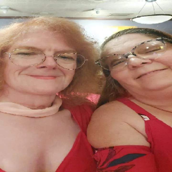 Milf Couple Photo On Jungo Live