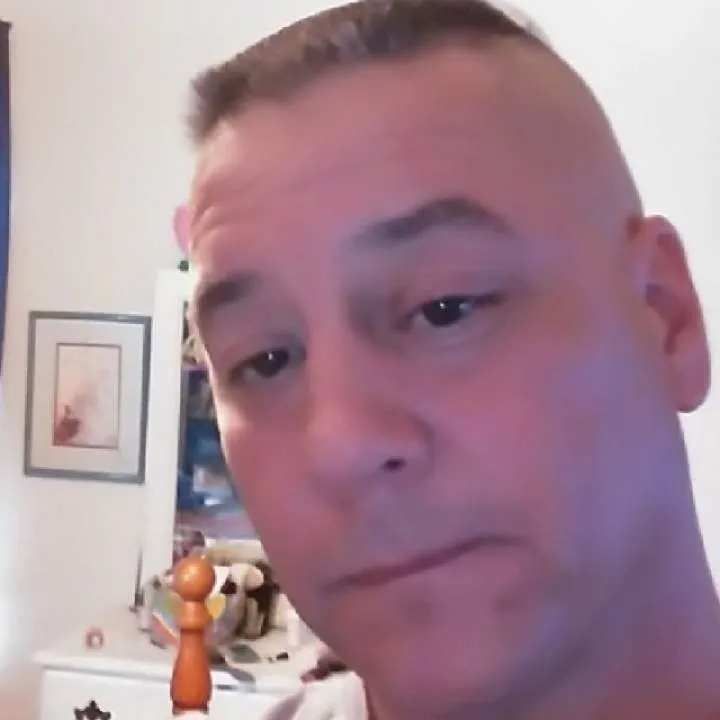 12 Inch Toung Photo On Jungo Live