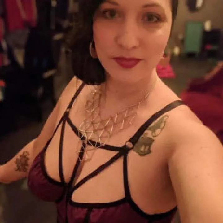 Mistress Sarah Photo On Jungo Live