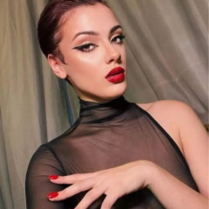 Goddess Elvira Photo On Jungo Live