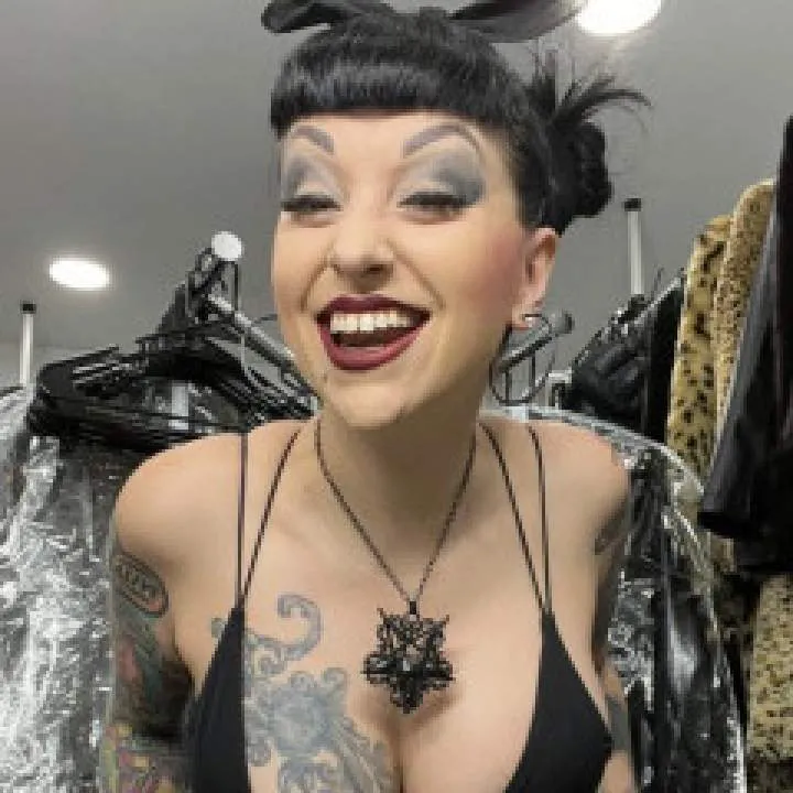 Mistress Carisa Photo On Jungo Live