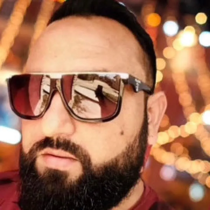 Denis.... Photo On Jungo Live