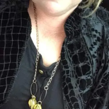 At Peaches Photo On Jungo Live