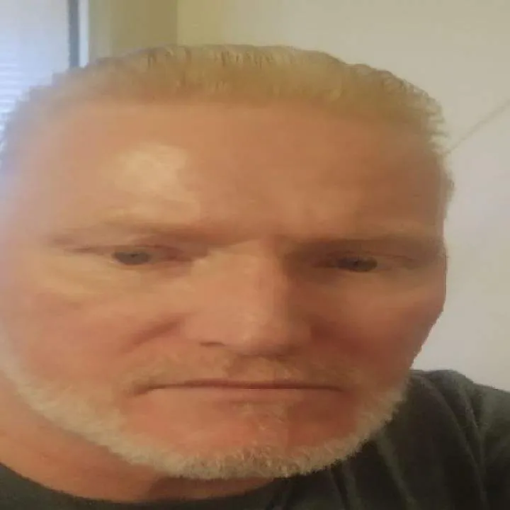 Big Red Photo On Jungo Live