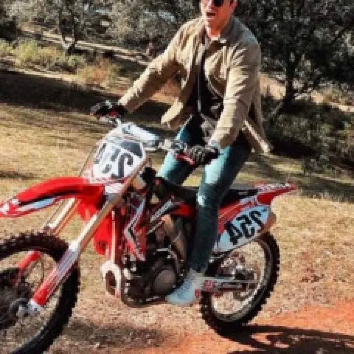 T T Photo On Jungo Live