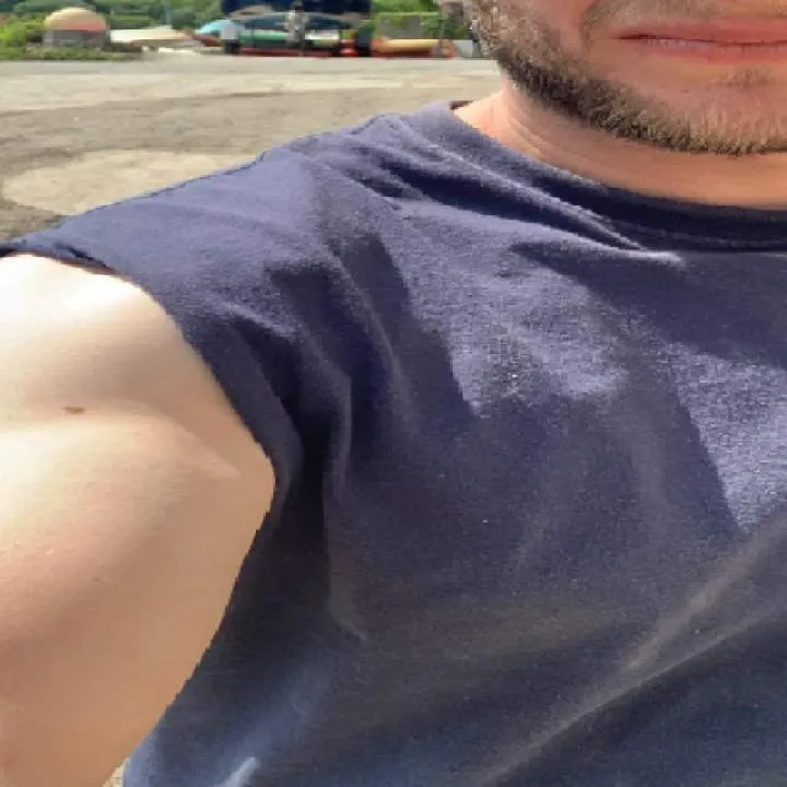 Couple Exploring Photo On Jungo Live