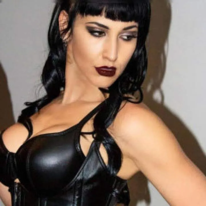 Goddess Kanye Photo On Jungo Live