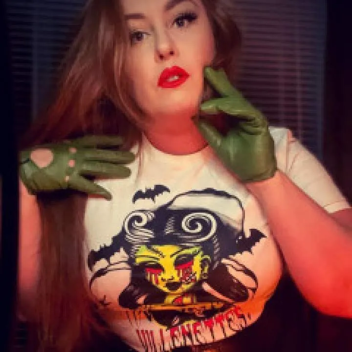 Mistress Sarah Photo On Jungo Live