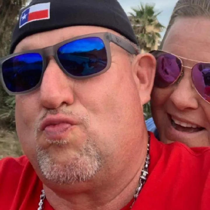 Gulfwater Couple Photo On Jungo Live