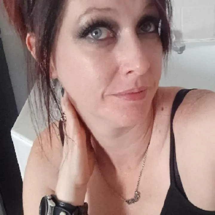 Horneywife Photo On Jungo Live