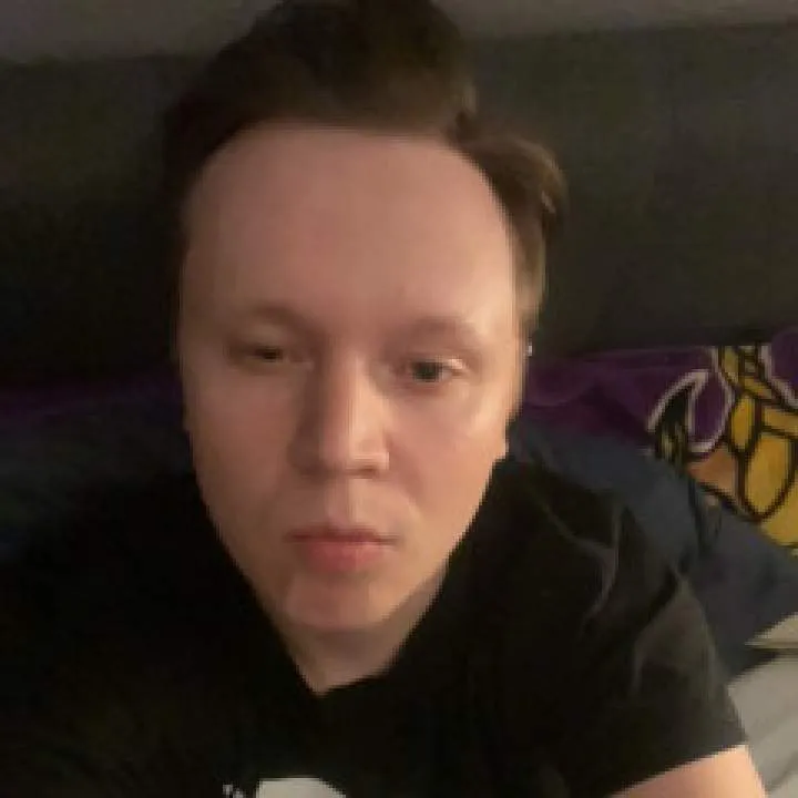 Old Red Photo On Jungo Live