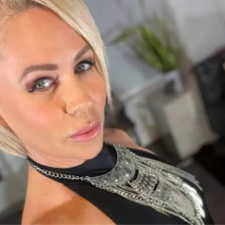 Dominant Mum Photo On Jungo Live