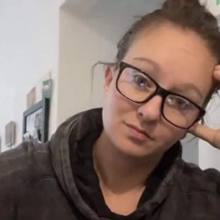 Caroline Photo On Jungo Live