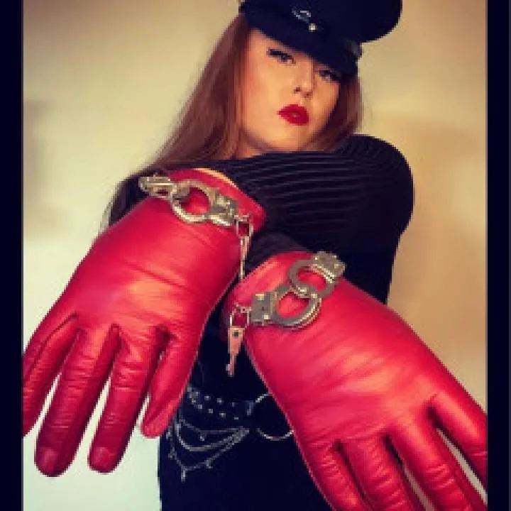 Fortheloveofgloves Photo On Jungo Live