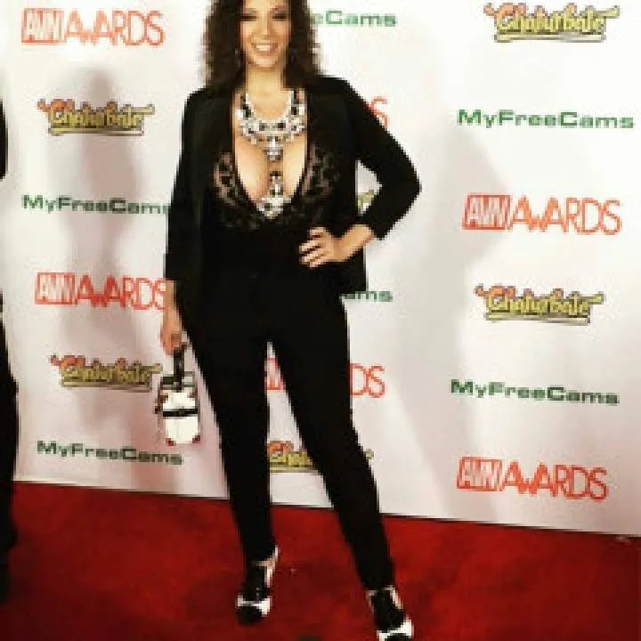 Sara Photo On Jungo Live