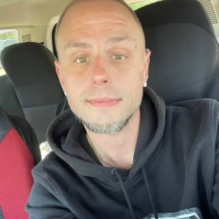 J.r. Photo On Jungo Live