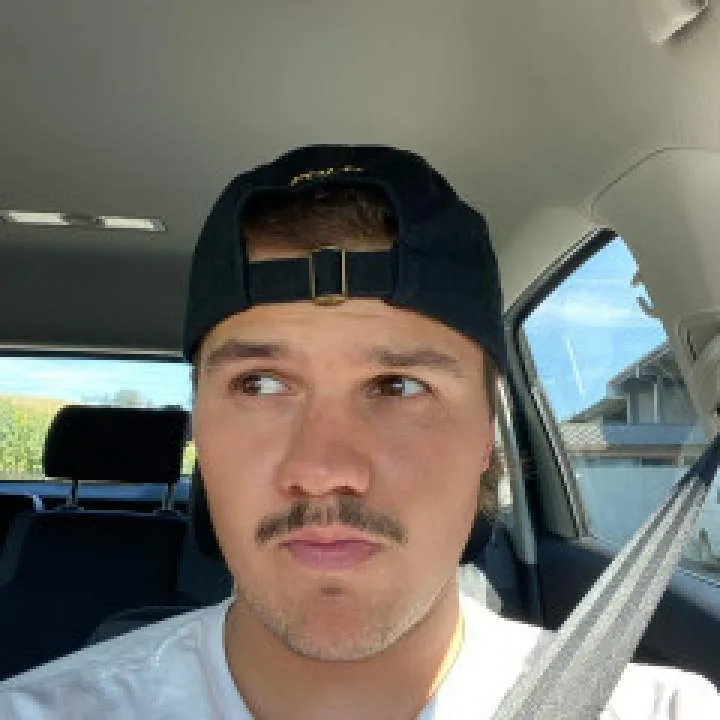 Tommi Photo On Jungo Live