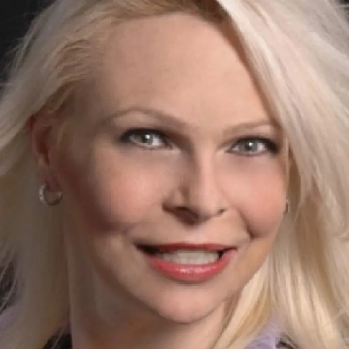 Domme Traveling To Prague, Berlin, Amsterdam, And Budapest Photo On Jungo Live