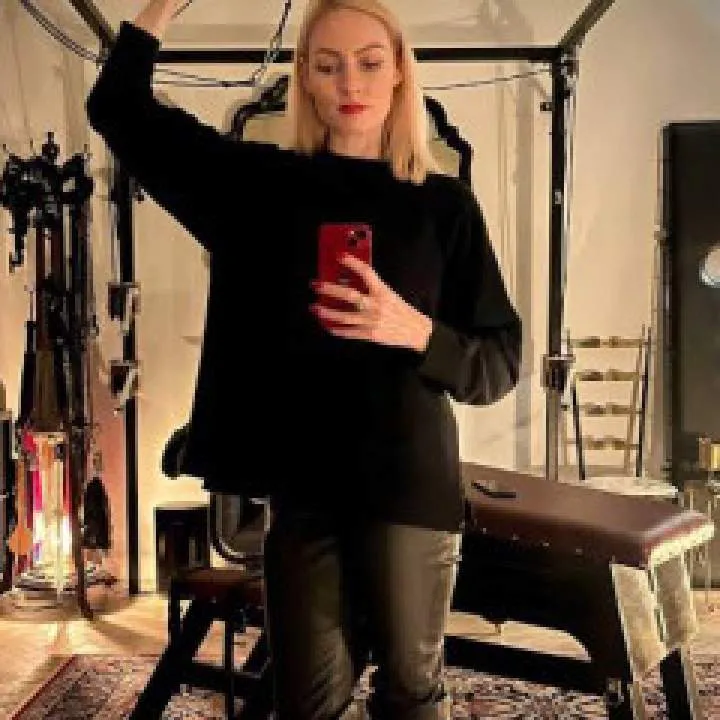 Mistress Ella Photo On Jungo Live