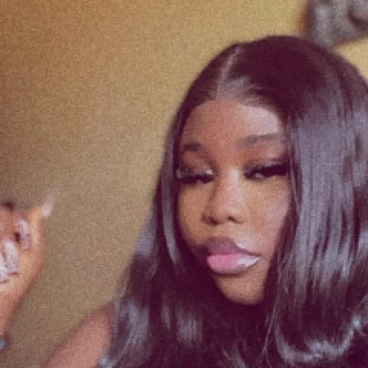 Busty Slut Photo On Jungo Live